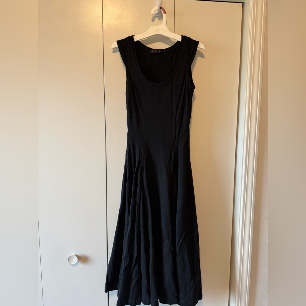Designer’s Elegant Black Sleeveless Dress